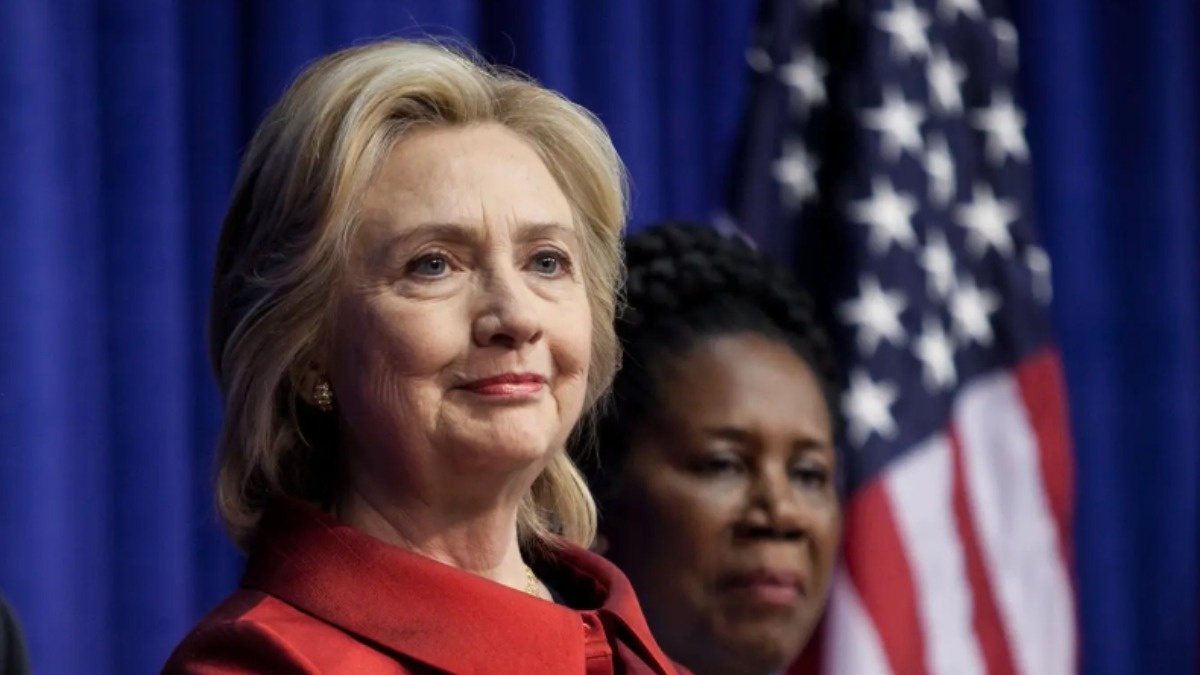 Hillary Clinton acusa a Donald Trump de retrasar los archivos de ...