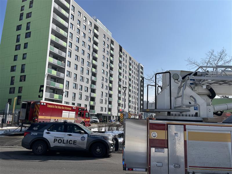 1 dead after fire erupts in Toronto highrise apartment unit