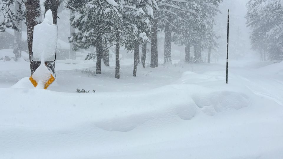 Authorities say 6 backcountry skiers found alive and 10 missing after a Northern California avalanche<br><br>