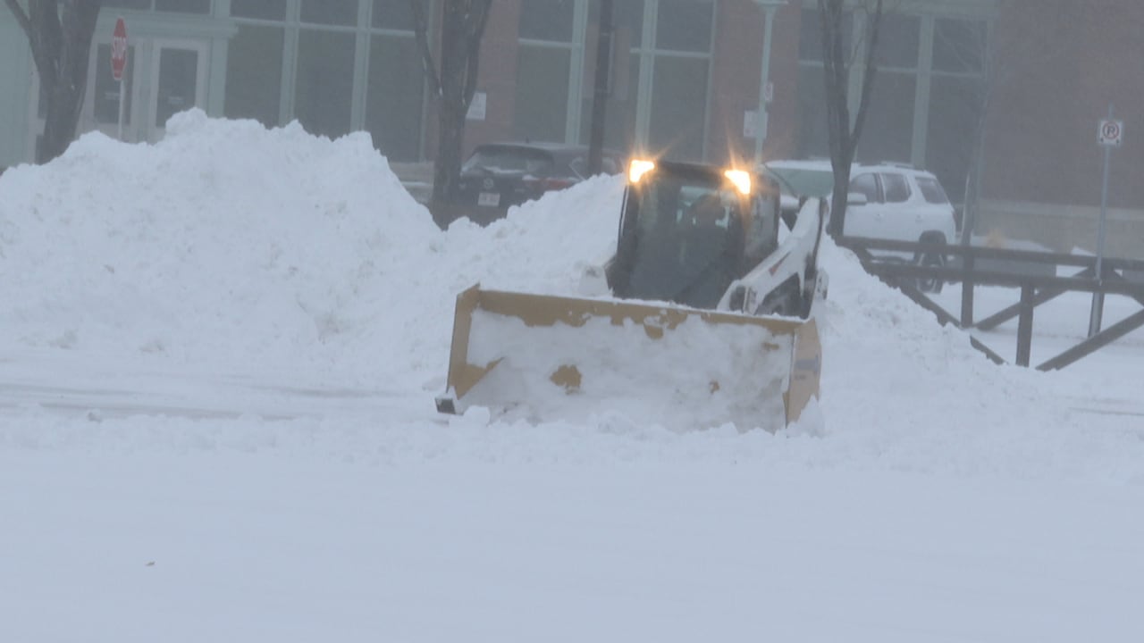 Winter storm hits Calgary, expected to continue into evening