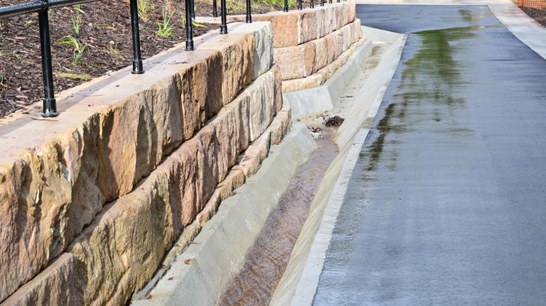 9 best natural stones for a retaining wall that adds privacy to your yard