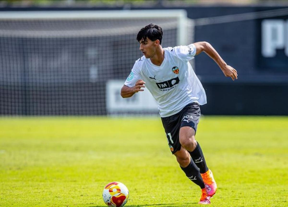 El Valencia CF moldea al lateral derecho del futuro: Rodrigo Gamón
