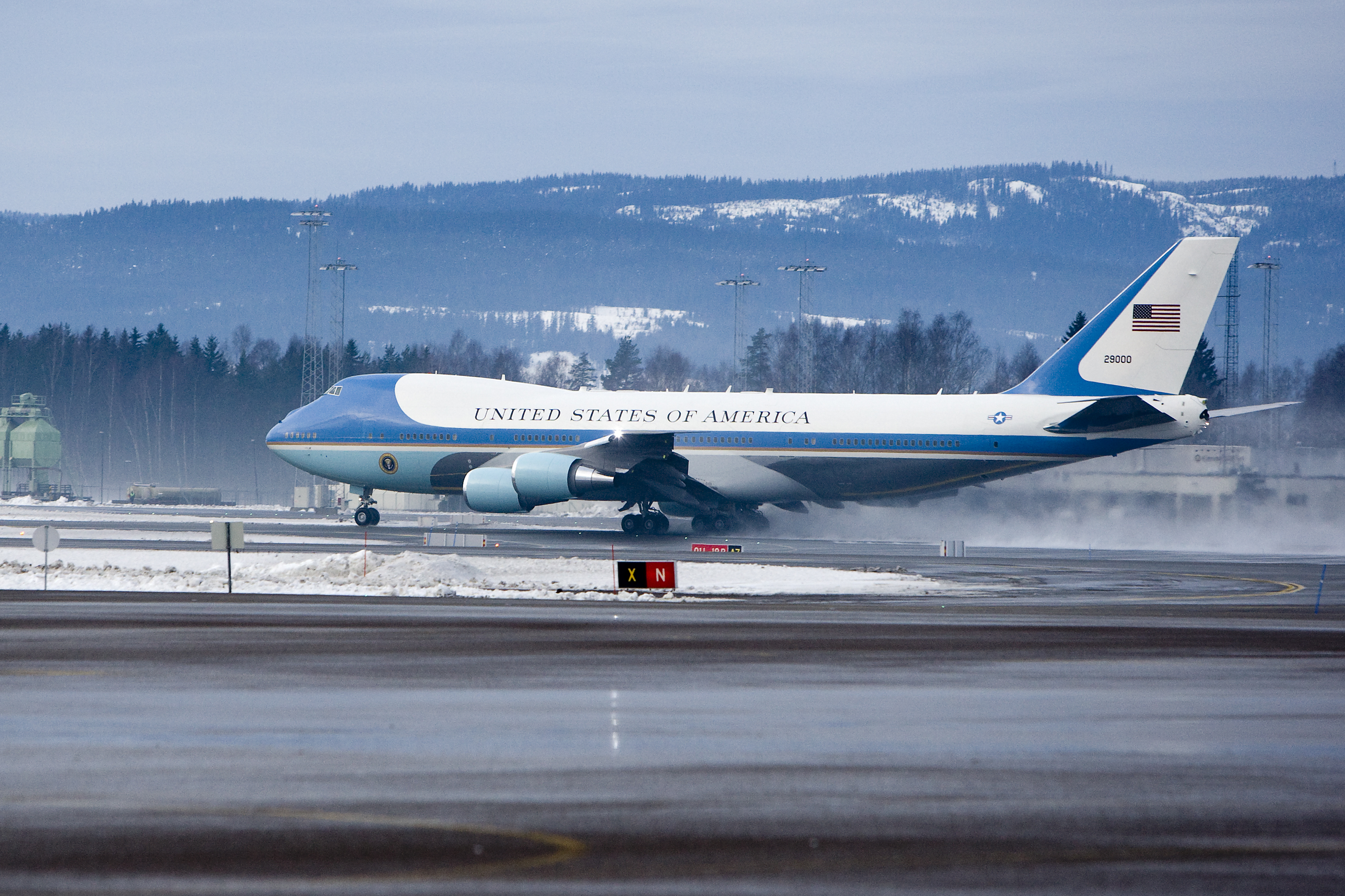Trumps presidentfly får nye farger