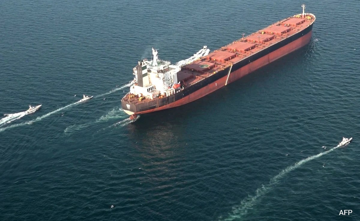 Iran temporarily closes Strait of Hormuz amid US nuclear talks