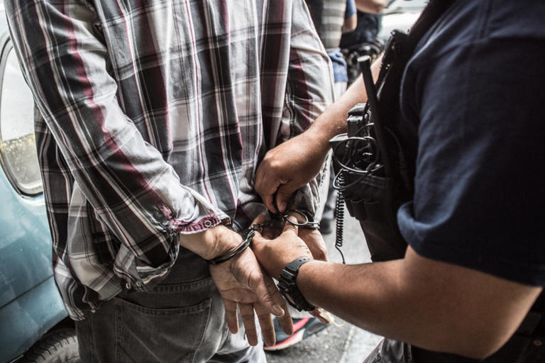 Qué hacer si ICE te detiene: guía esencial para inmigrantes en EE.UU.