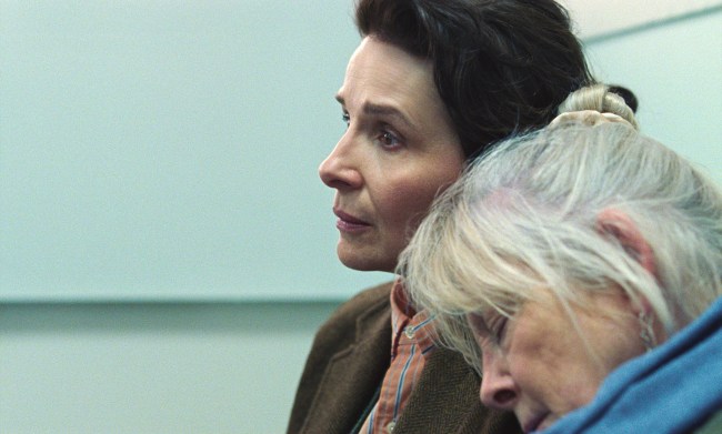 'Queen at Sea' review: Juliette Binoche in a strong dementia drama
