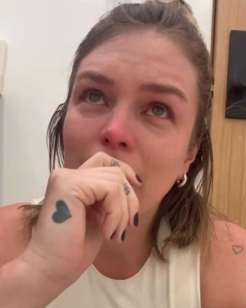 Hermana de Karol G revela entre lágrimas que podría perder a su hija: 'No se lo deseo a ninguna mujer'