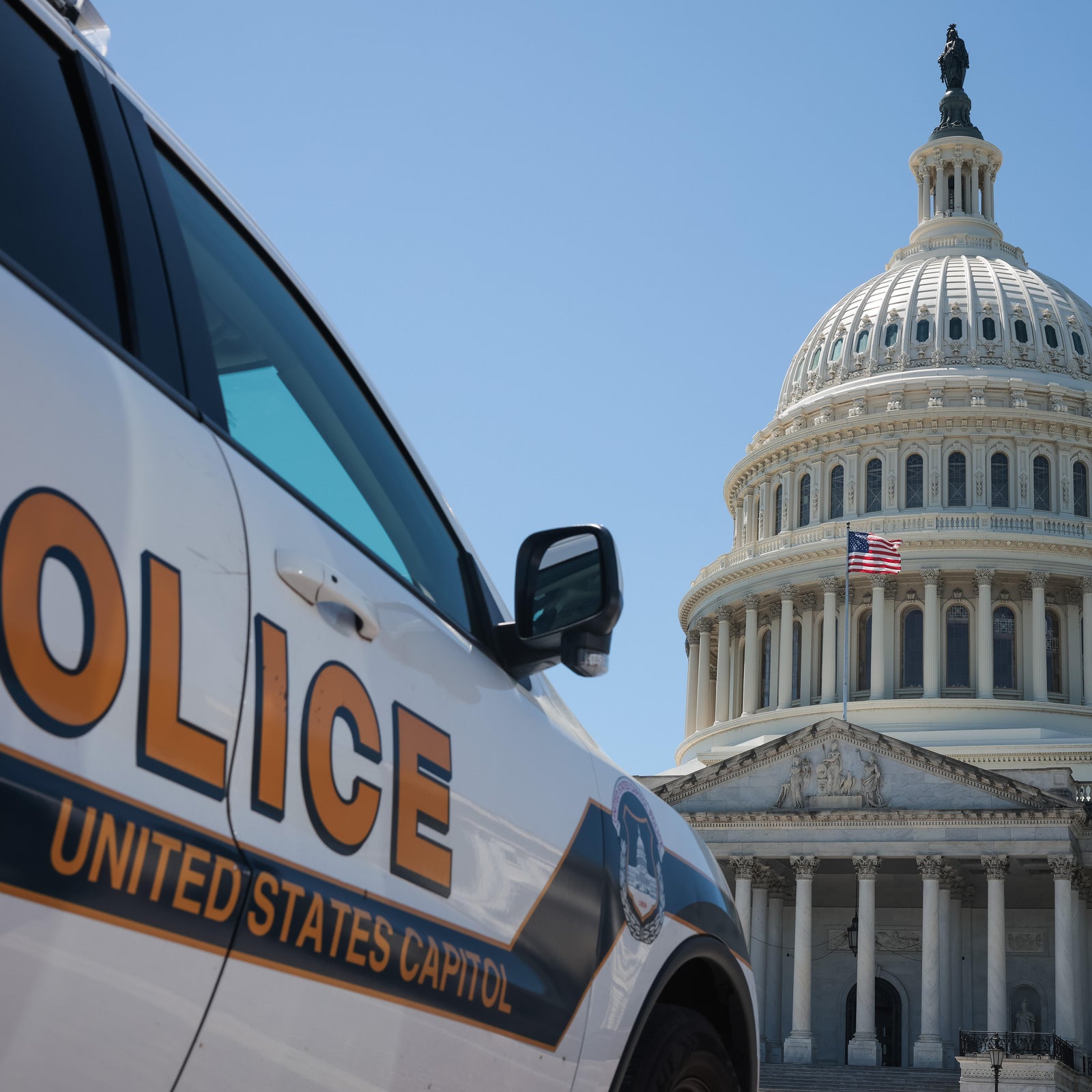 Man arrested running toward Capitol with shotgun, police say