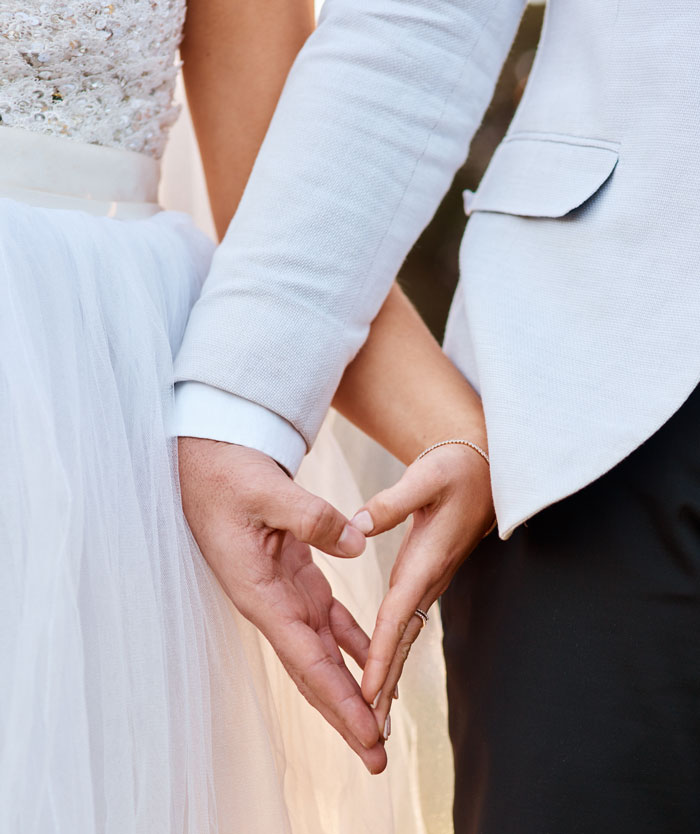 “It Is Quite Sad”: 69 People Who Have Dated Out Of Their League Share How It Turned Out