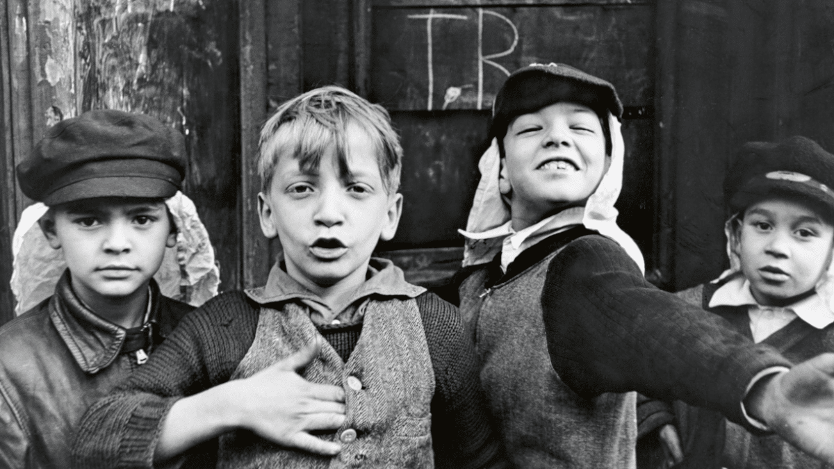 Helen Levitt, una Hopper con Leica por las calles de Nueva York