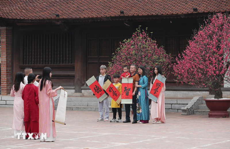 Nét đẹp tục xin chữ, cho chữ đầu xuân: Lan tỏa tinh thần Quốc học