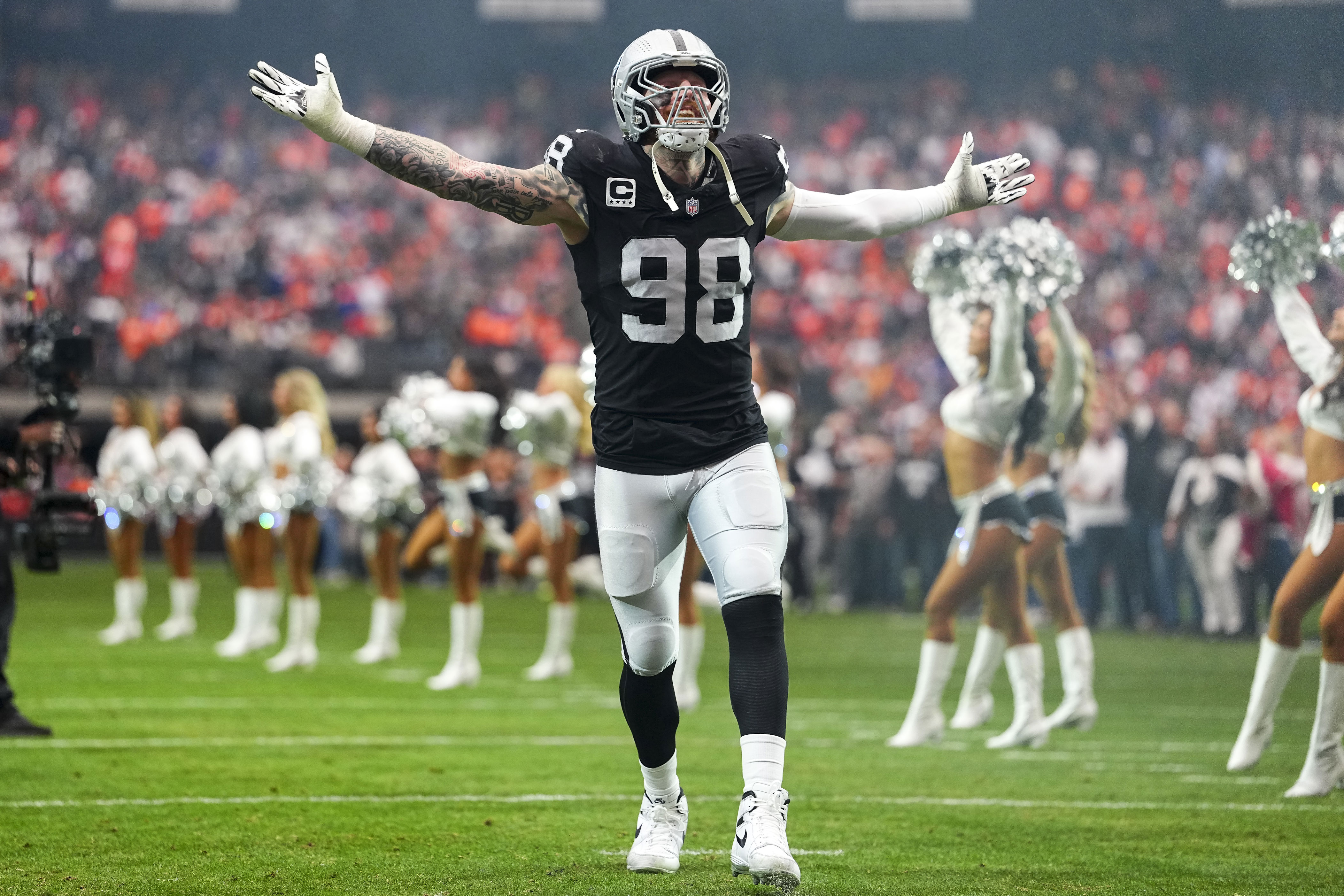 Bears acquire Maxx Crosby from Raiders in blockbuster trade pitch from ESPN
