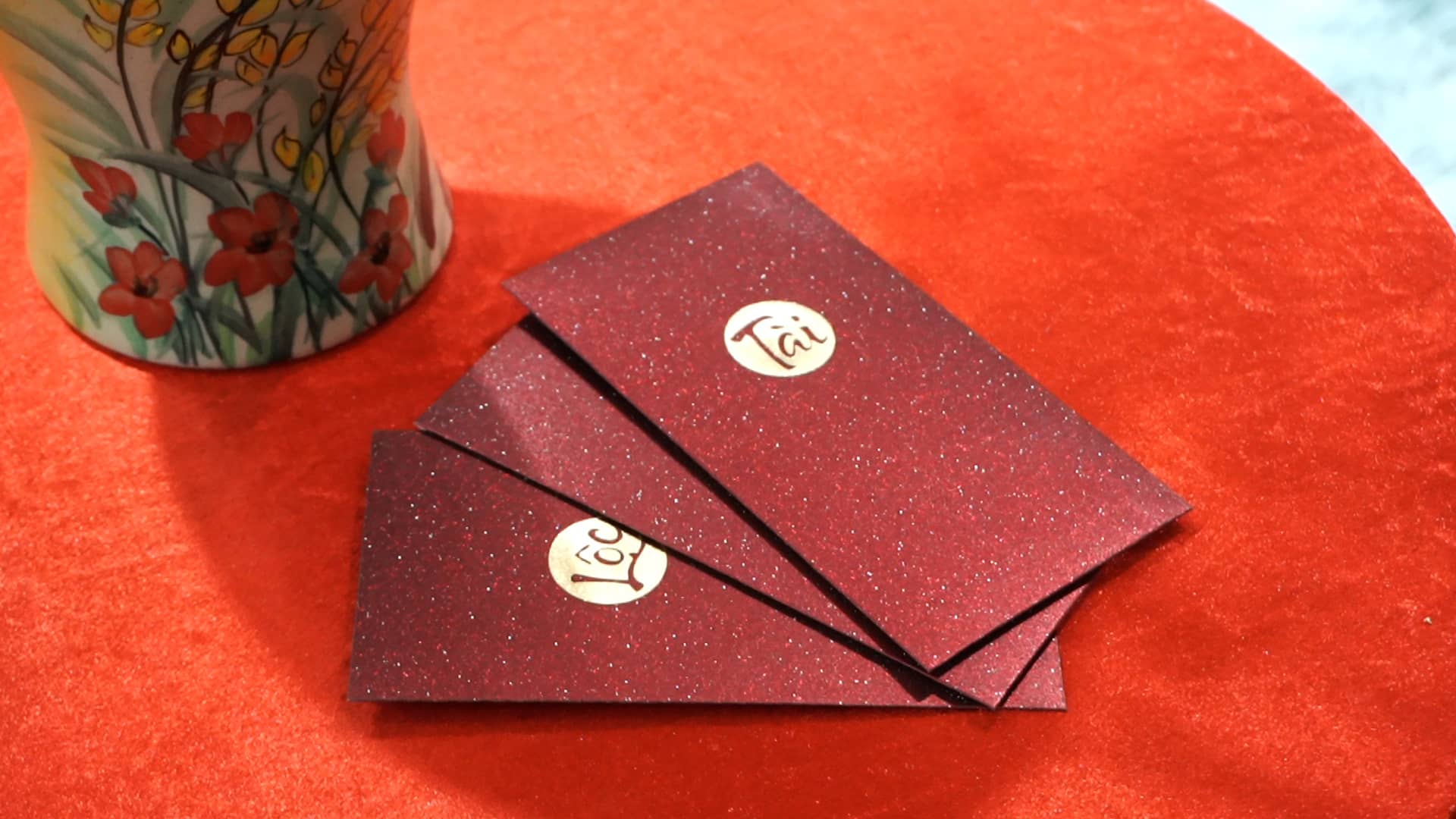 Lì xì ngày Tết và bài toán giữ gìn giá trị truyền thống