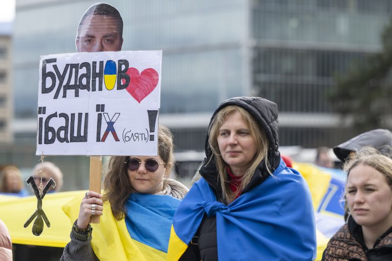 Ukraine, Russia hold peace talks in Geneva as Trump puts pressure on Kyiv
