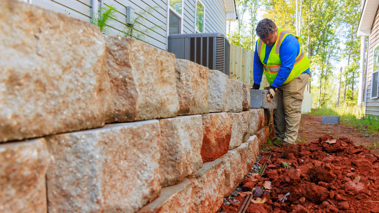 9 best natural stones for a retaining wall that adds privacy to your yard