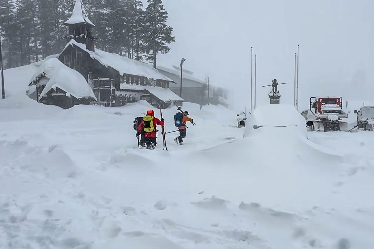 10 skiers missing, 6 stranded after avalanche in California<br>