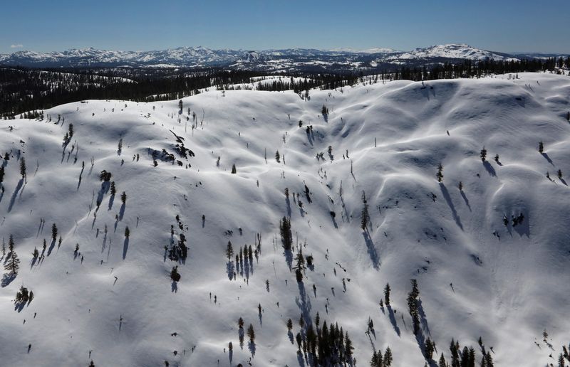 As many as 10 skiers missing, at least six stranded in California avalanche<br><br>