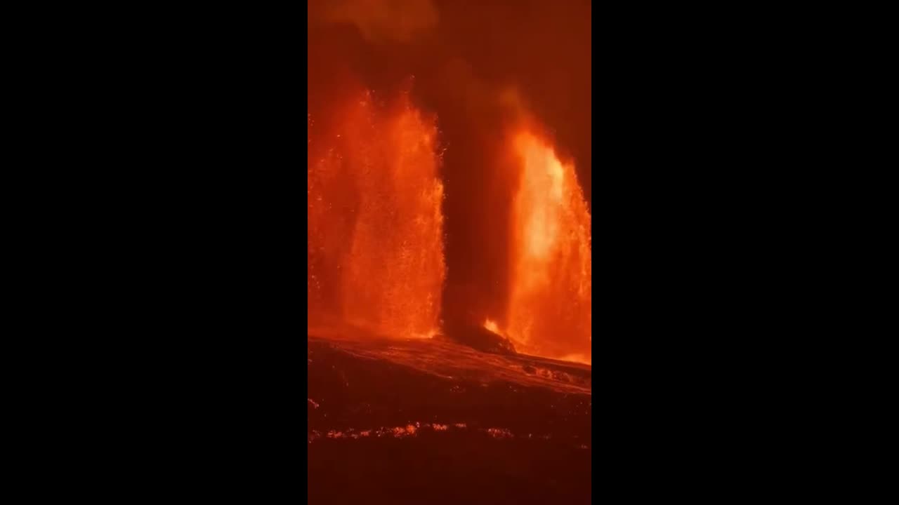 Kilauea volcano spews 1300ft high lava fountains in latest eruption in ...