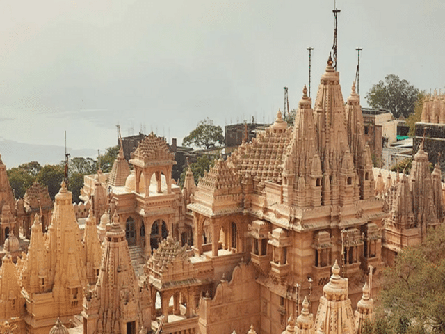Over 800 marble temples on a single mountain, the carvings will leave ...
