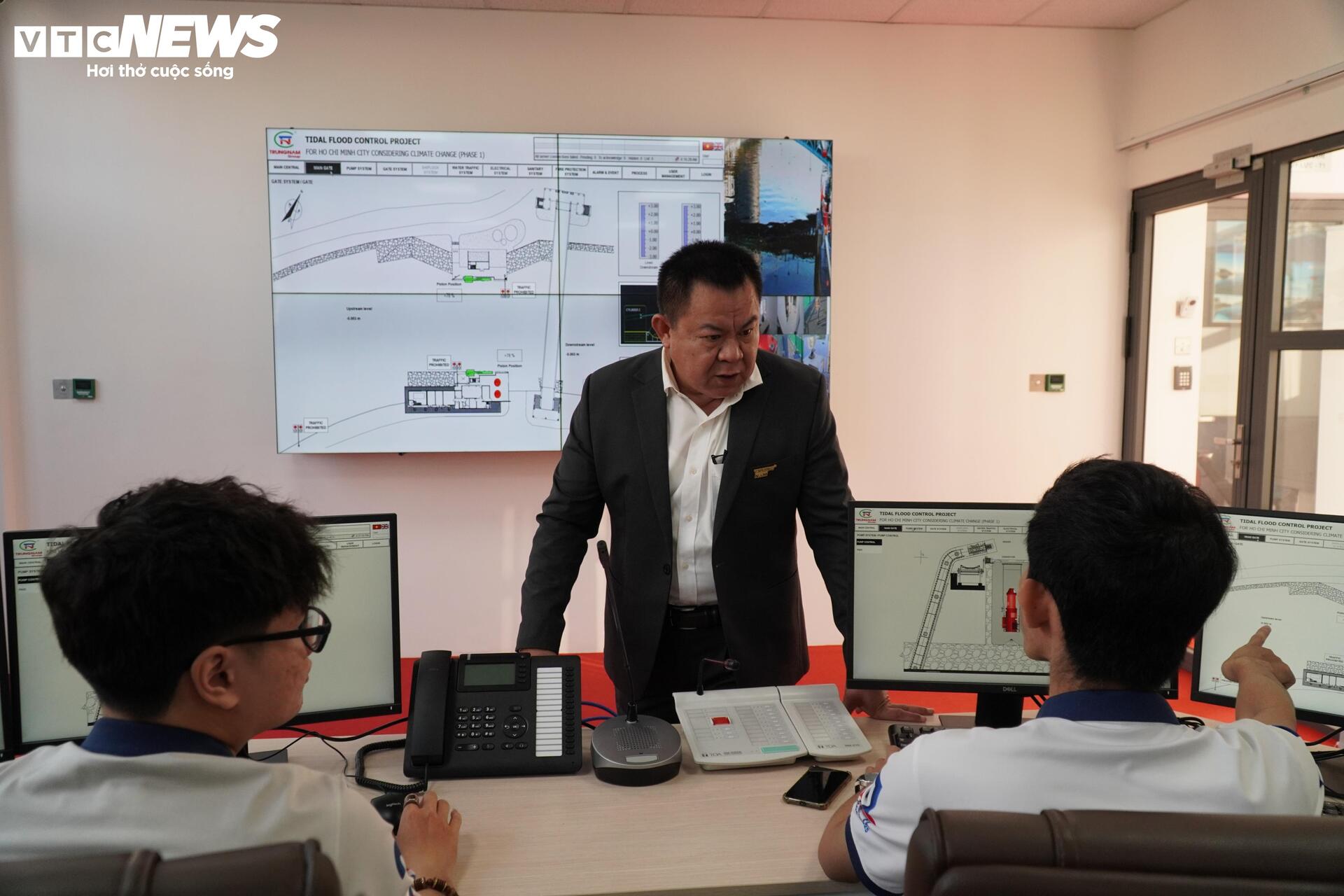 Bên trong cống ngăn triều của dự án 10.000 tỷ ở TP.HCM - 8