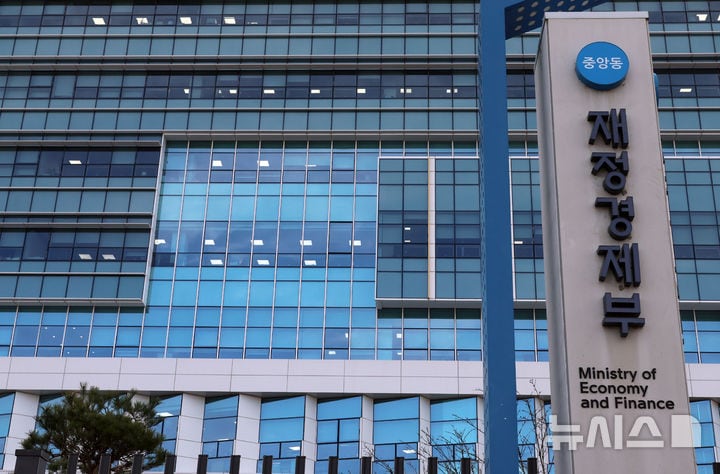 South Korea rises six spots to 21st in competitiveness ranking