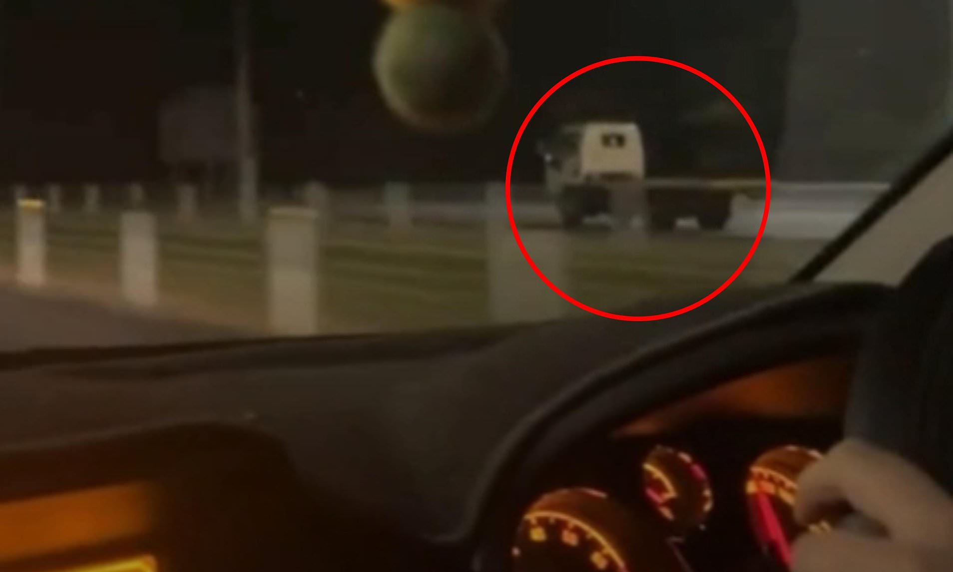 Wild moment speeding truck is 'chased' on wrong side of the road before ...