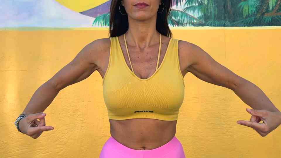 Lift your chest naturally at any age, at home and without equipment