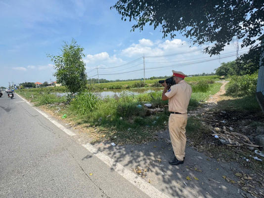 Báo điện tử Tiền Phong Cán bộ CSGT thuộc Đội CSGT An Sương bắn tốc độ. 1