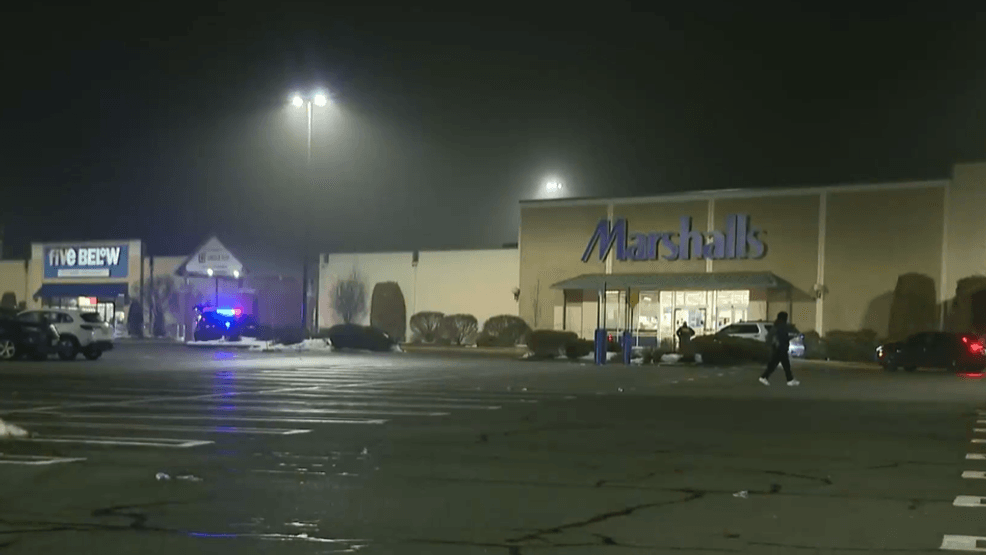 Police respond to reports of shots fired in Lincoln Commons parking lot