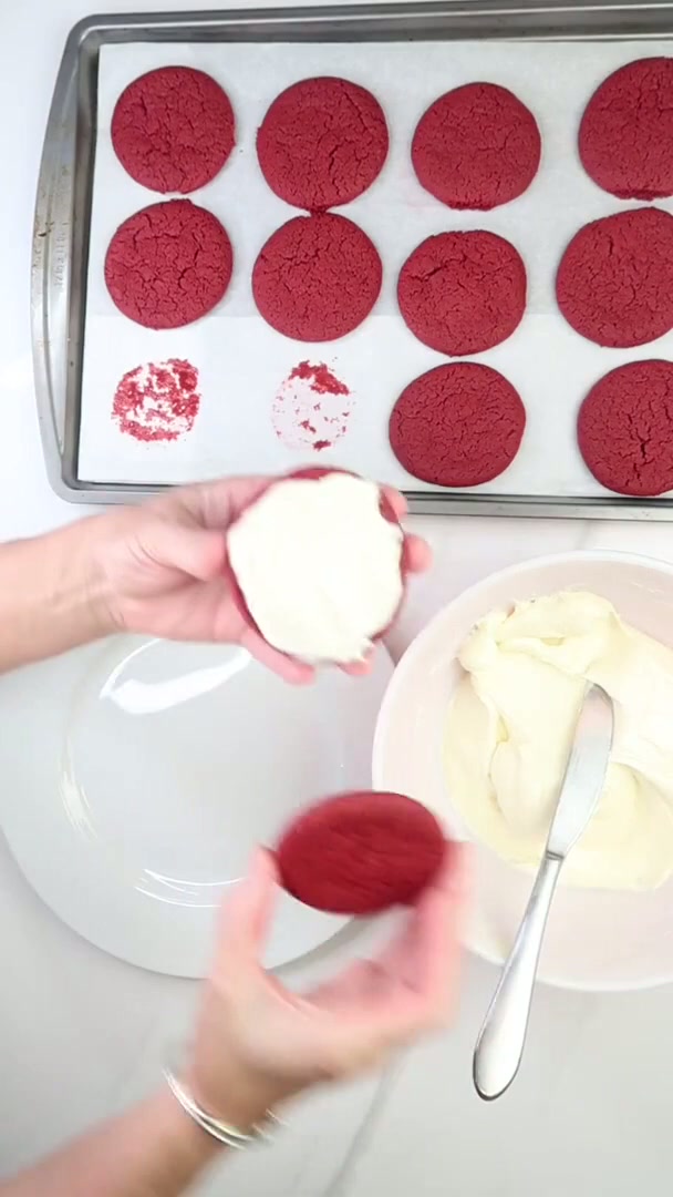 Do this with red velvet cake mix ️