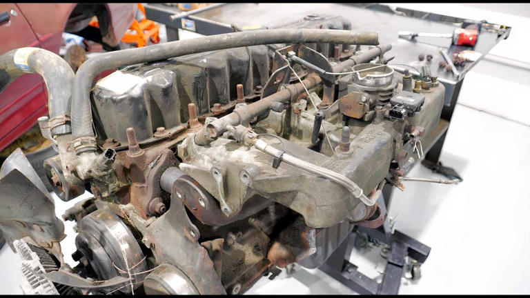 Jeep 4.0L I6 engine teardown shows why the Hurricane has big shoes to fill