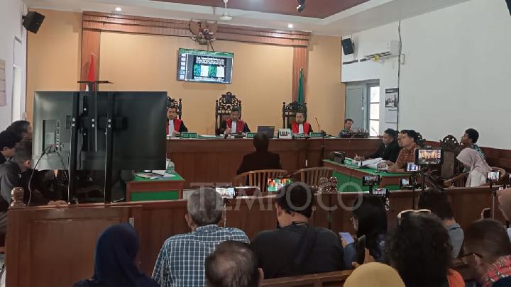 Sidang lanjutan gugatan keabsahan ijazah mantan Presiden Joko Widodo di Pengadilan Negeri Kota Surakarta.