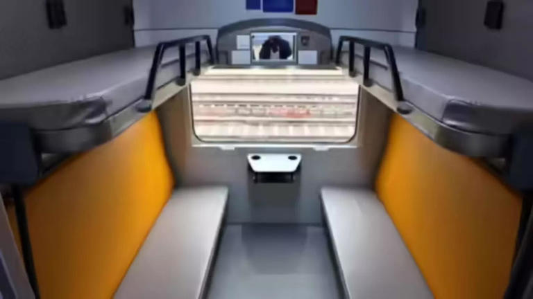 Inside Vande Bharat sleeper train! Check interior design and passenger ...