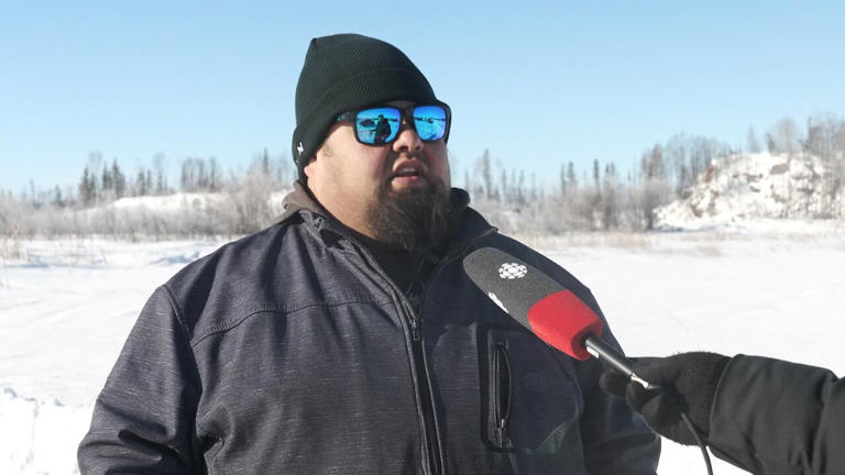 Mushers, teams compete to pay tribute to their late mentor, Jimmy Custer