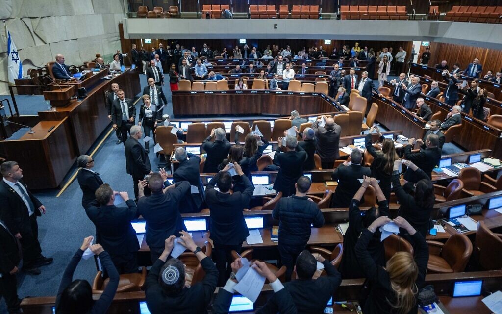 Coalition again pulls bills from Knesset due to lack of majority amid rift with Haredi parties<br><br>