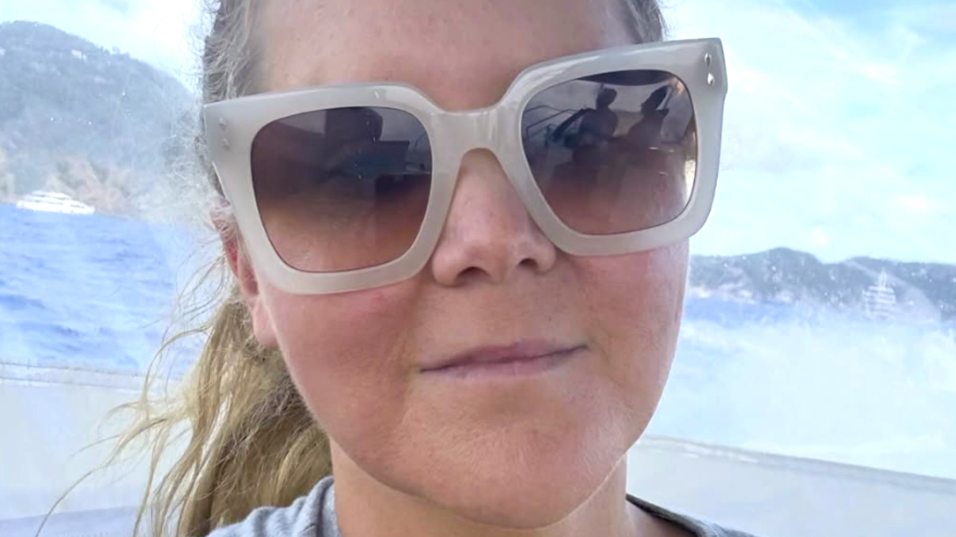 Amy Schumer Springt in Zee tijdens Zonvakantie - beroemdheden news from The Body Optimist