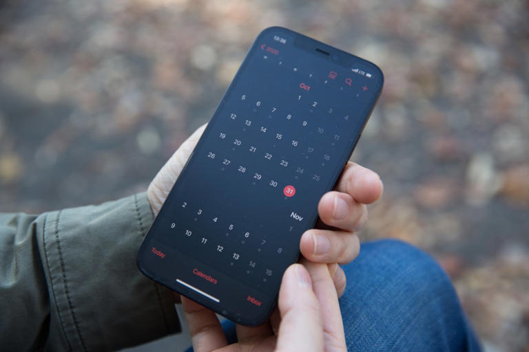 Millions of iPhone users under threat of fake calendar app scam — here ...