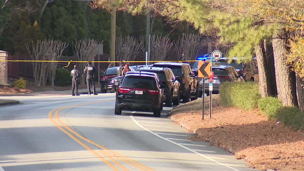 Knife-wielding man shot by Atlanta officer after domestic dispute on ...