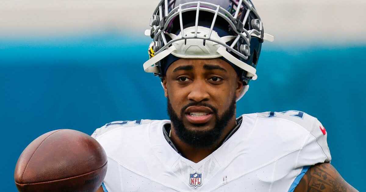 NFL RB Julius Chestnut returns to his high school alma mater<br><br>