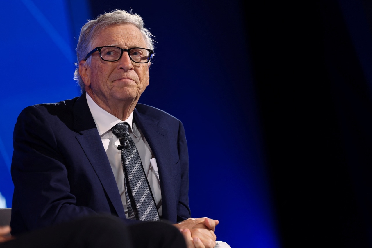 Bill Gates apologizes to foundation staff over Epstein ties