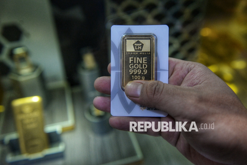 Harga emas Antam anjlok Rp 42.000, kini Rp 2,818 juta per gram