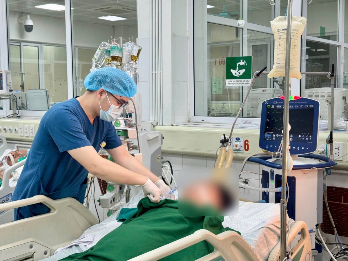 Nôn cả lít máu sau khi uống rượu nhiều liên tục xuyên Tết