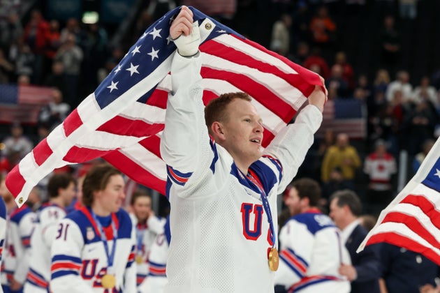 Video of men’s hockey team returning to the US is so bad, it's almost ...
