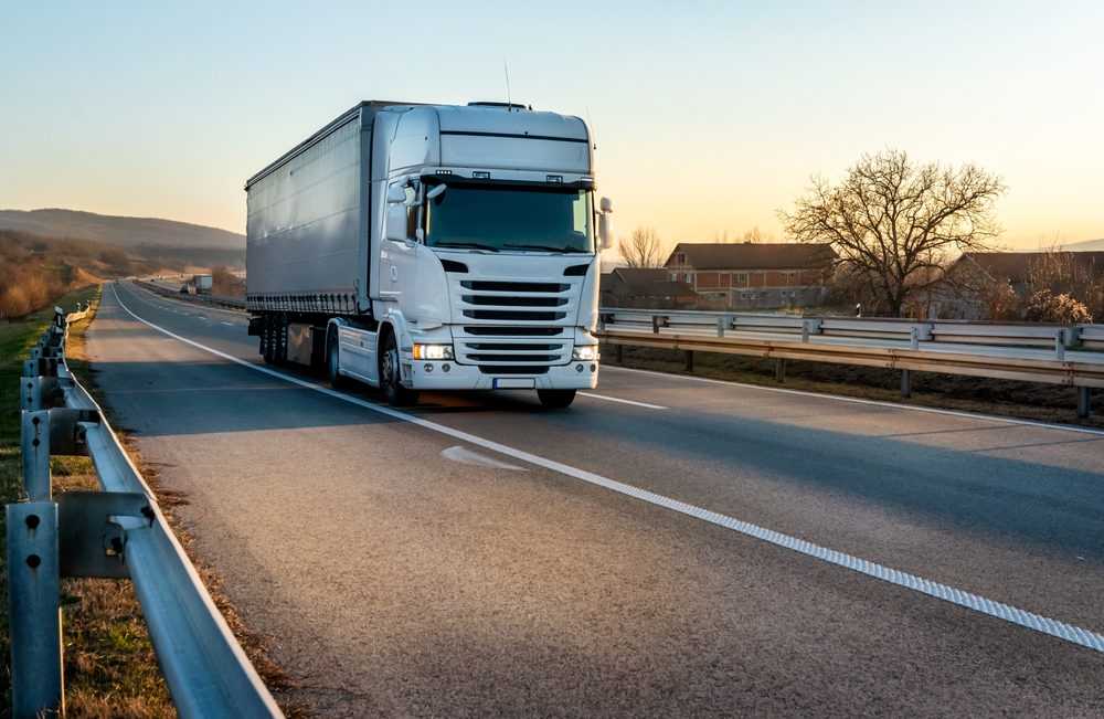 New CDL rule set to push 194,000 immigrant truckers off US roads