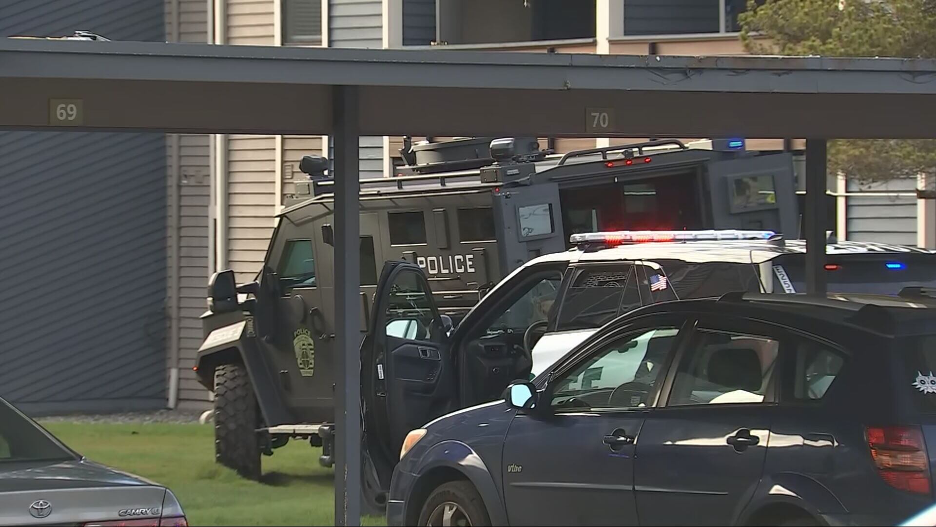 SWAT team arrests barricaded domestic violence suspect in Renton