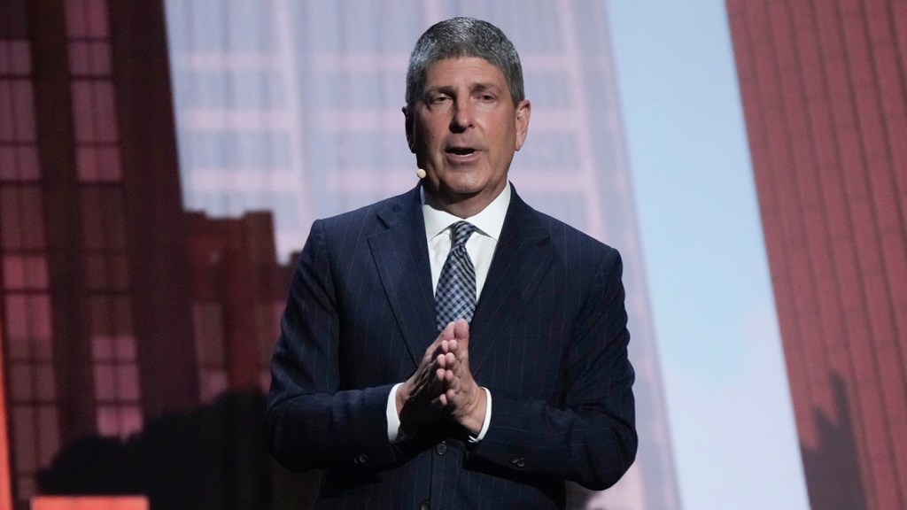 Whistleblower claims Paramount president Jeff Shell leaked details of ...