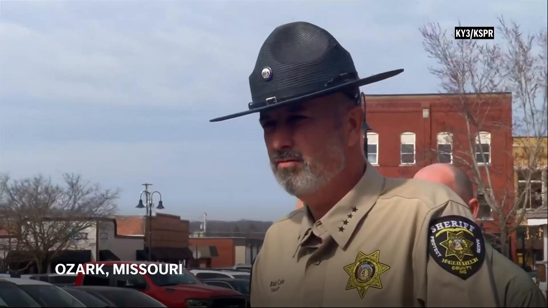 2 Missouri sheriff's deputies fatally shot, 2 others wounded ...