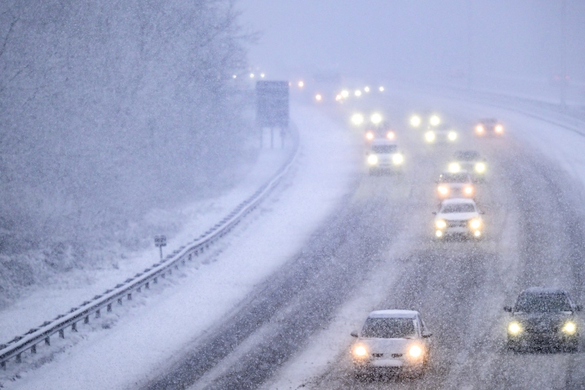 Spring snowstorm: Up to 9 inches of snow and 50 mph winds expected in Alaska, New York, and Vermont<br><br>