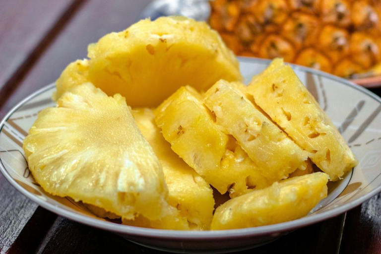 Señales que debes tomar en cuenta para llevar a casa una piña madura