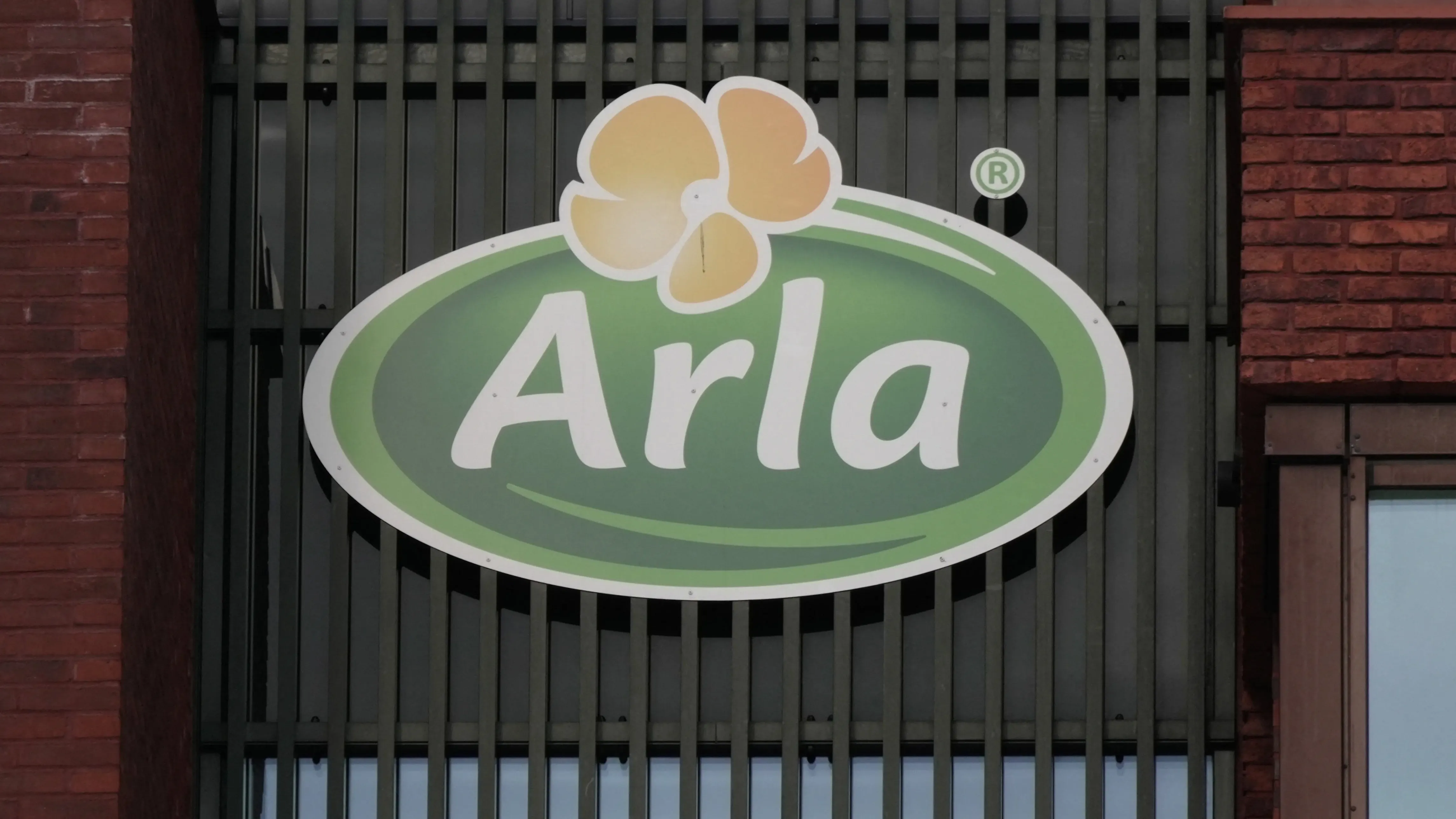 Arla i kæmpeinvestering – og flytter osteproduktion fra Danmark